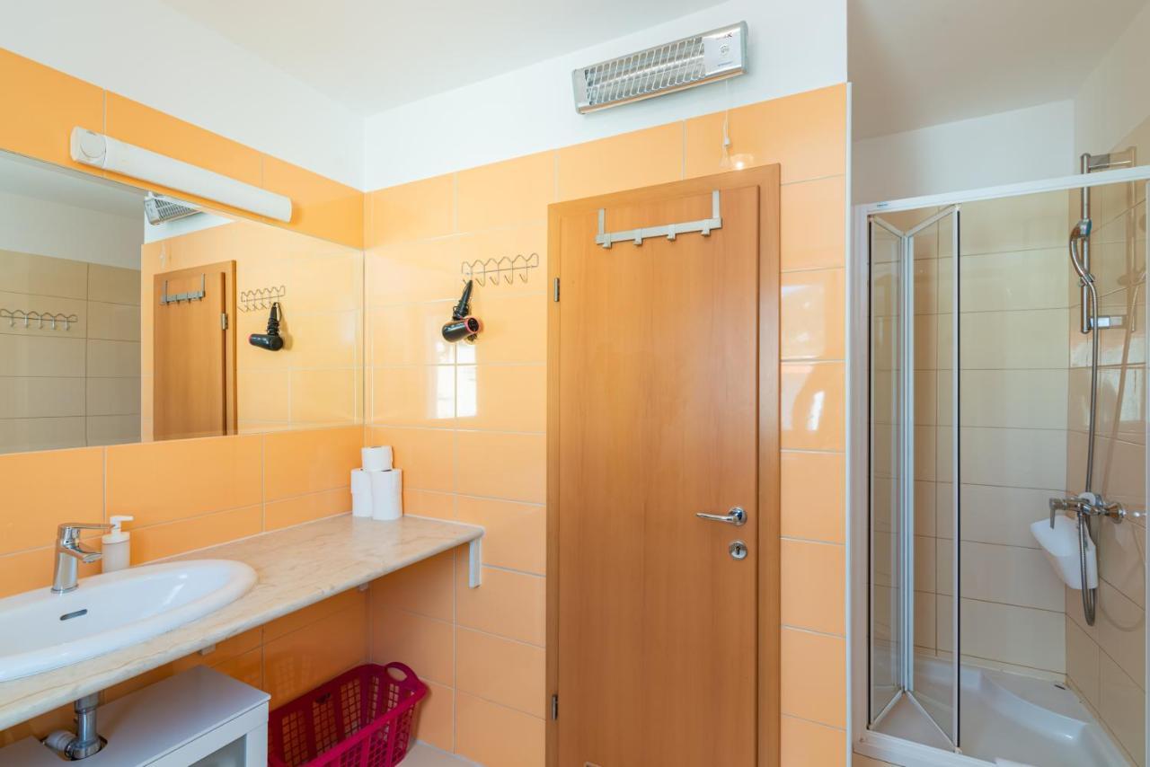 Beautiful Apartment Lovorka 6 , Baska, Krk Dış mekan fotoğraf