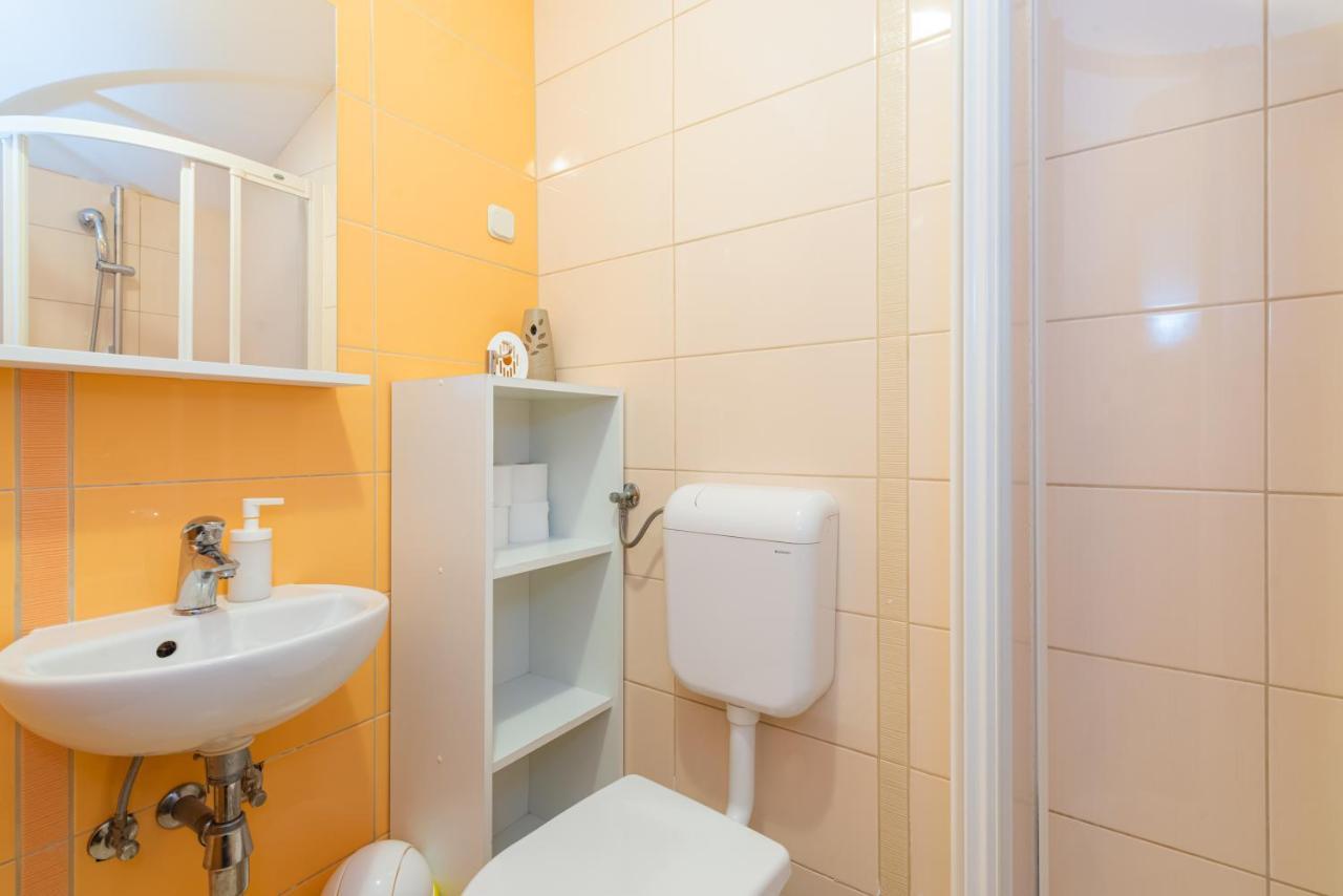 Beautiful Apartment Lovorka 6 , Baska, Krk Dış mekan fotoğraf