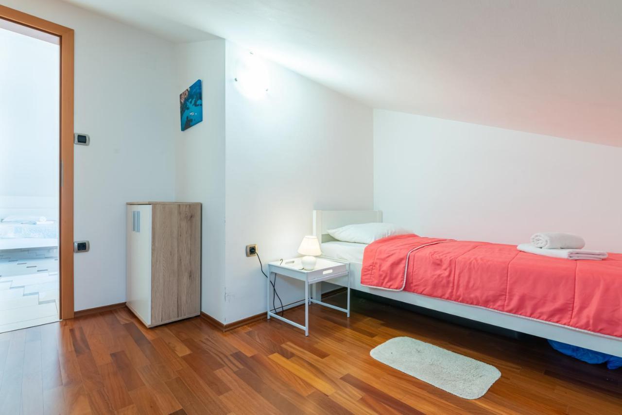 Beautiful Apartment Lovorka 6 , Baska, Krk Dış mekan fotoğraf